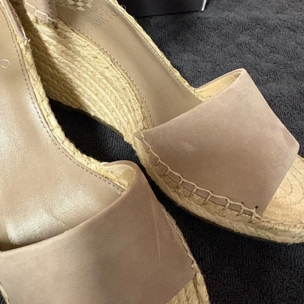 Vince Camuto VC-Leera Ankle Strap Wedges‎ in Dusty Mink Size 7M